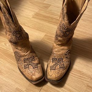 Corral boots size 9M. Good condition!